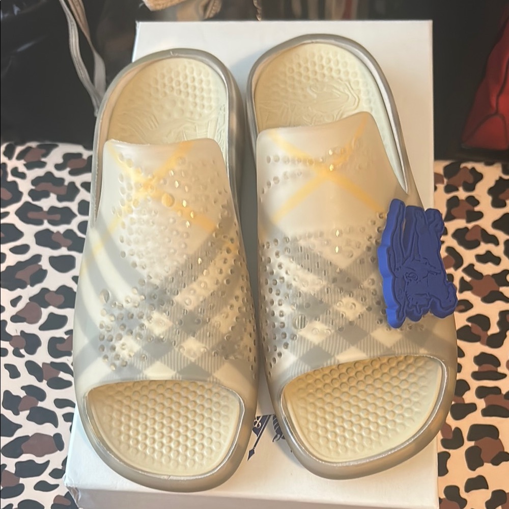 Burberry Wheat Stingray New Check Slide